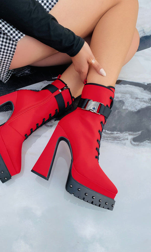 Street Style Outfit Con Botas Largas Rojas Shop Botas Outfit Con