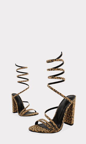 ADELE ZAPATILLAS CON ESTAMPADO DE LEOPARDO COLOR CAMEL CONFECCIONADAS EN GAMUZA DE TACON CUADRADO DE 11 CM Y ESPIRAL RIDIGO PARA MUJER
