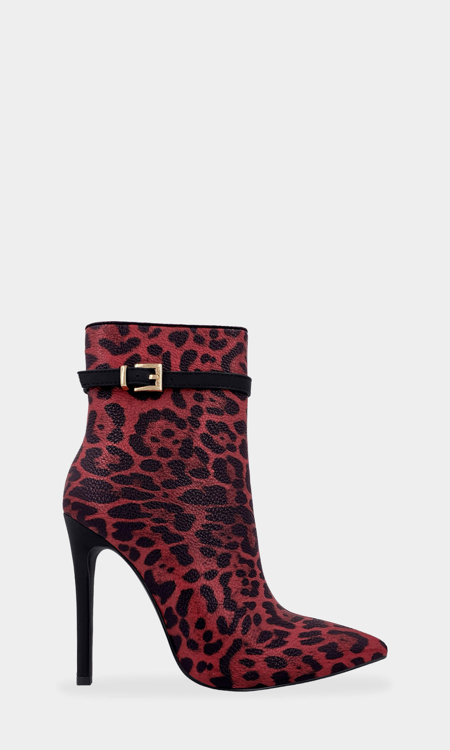 AFRICA CÓMO COMBINAR BOTINES ROJOS CON ESTAMPADO DE LEOPARDO PARA USAR A JUEGO CON PANTALON NEGRO Y BLAZER ARENA ENCIMA DE T-SHIRT BLANCA