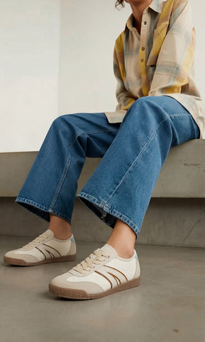 ALIX OUTFIT PARA USAR EN DATES CASUALES COMBINANDO PANTALON DE MEZCLILLA CON CAMISA DE CUADROS Y SNEAKERS COLOR NUDE MULTI