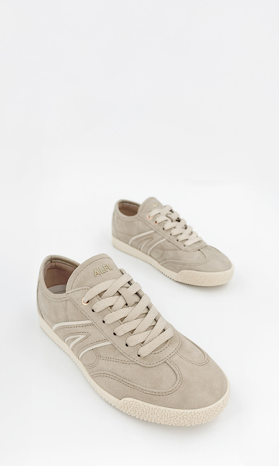 ALIX SNEAKERS COLOR NUDE MULTI CONFECCIONADOS EN CUERO SINTETICO CON SUELA DE 2 CM DE GOMA Y AGUJETAS AJUSTABLES AL FRENTE PARA DAMA