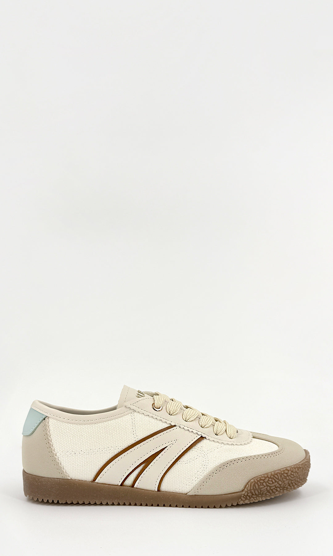 ALIX TENIS TIPO SAMBA DE PUNTERA REDONDA CON AGUJETAS CRUZADAS AL FRENTE PARA MUJER