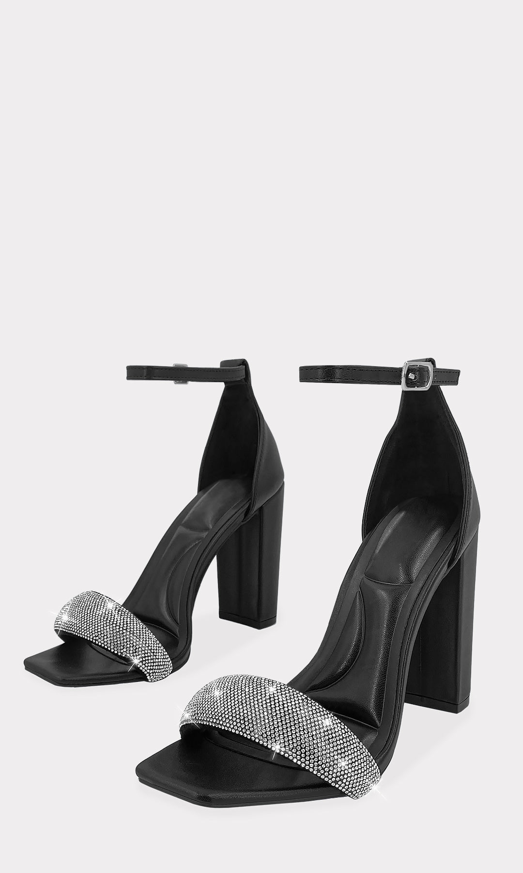 AMARA ZAPATILLAS ABIERTAS NEGRAS HECHAS EN VINIPIEL CON TACON GRUESO DE 10 CM Y PULSERA TOBILLERA AJUSTABLE DE TERMINACION CUADRADA PARA MUJER 