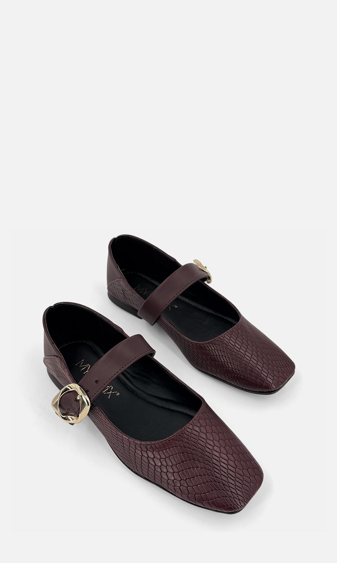 AMAZONA ZAPATOS MARY JANE COMODOS PARA MUJER COLOR ROJO VINO CONFECCIONADOS EN CUERO SINTETICO TEXTURIZADO SNAKE Y TACON 1 CM 