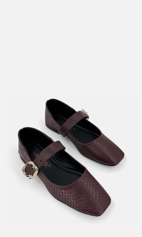 AMAZONA ZAPATOS MARY JANE COMODOS PARA MUJER COLOR ROJO VINO CONFECCIONADOS EN CUERO SINTETICO TEXTURIZADO SNAKE Y TACON 1 CM 
