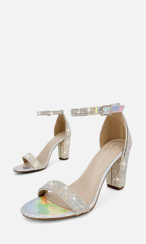 ANASTASIA ZAPATILLAS PLATEADAS CON BRILLOS IRIDISCENTES Y HEBILLA PEQUEÑA EN PULSERA CON STRAP DELGADO ARRIBA DE LOS DEDOS CONFECCIONADAS EN CHAROL