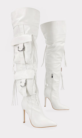 ARMY BOTAS BLANCAS ARRIBA DE LA RODILLA PARA MUJER CON TERMINACION PUNTIAGUDA Y DOS BOLSOS AL COSTADO CON TACON DELGADO DE 11 CM 