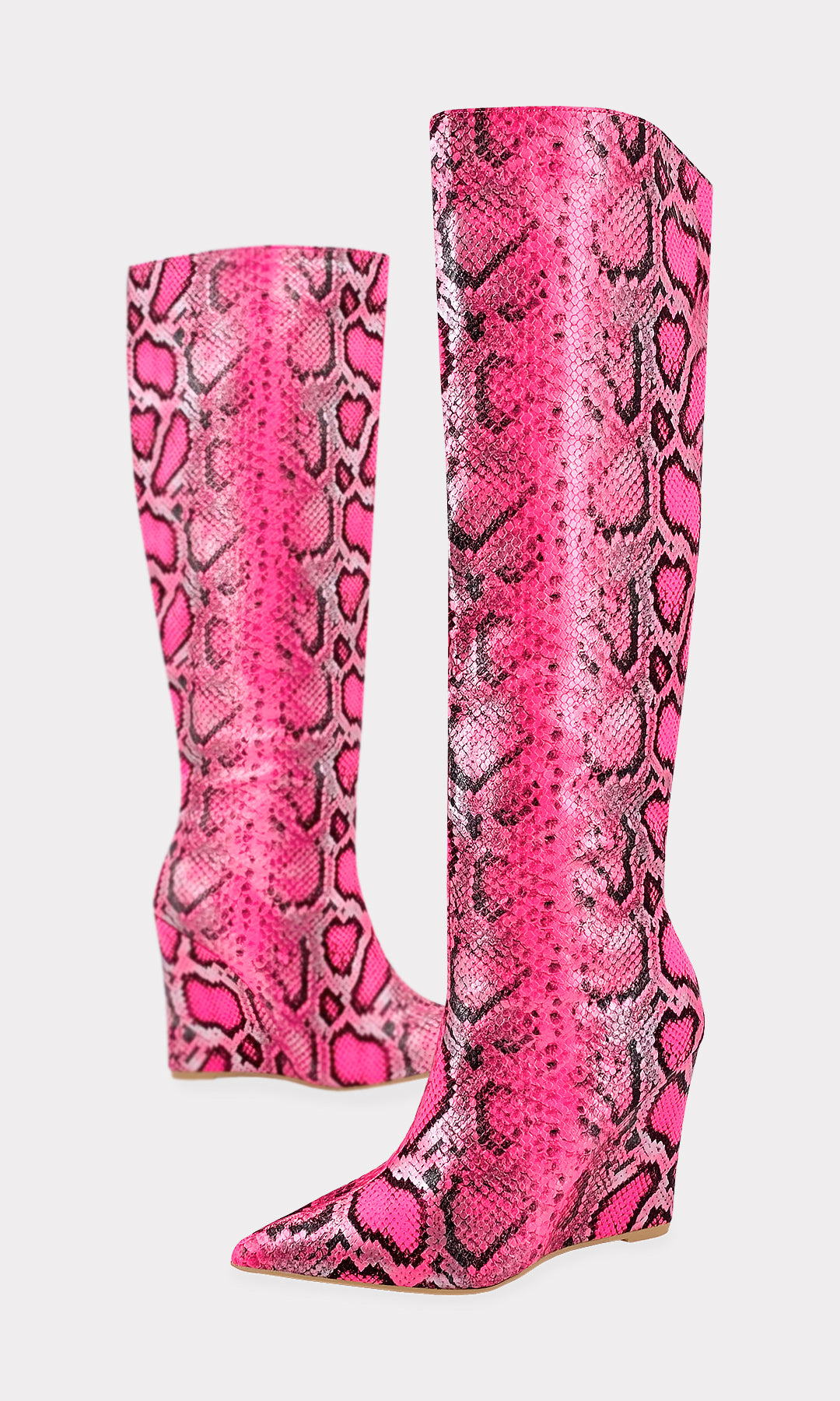 ASPEN BOTAS ROSA NEON DE ESTAMPADO ANIMAL PRINT CONFECCIONADAS EN VINIPIEL TEXTURIZADA CON TACON TIPO PUENTE DE 10.5 CM