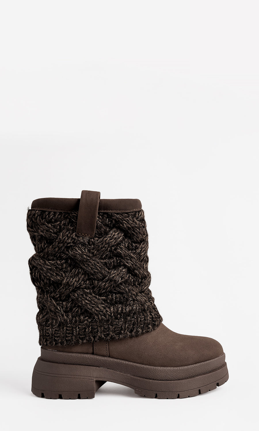 ASPEN LOOK CASUAL-CHIC USANDO BOTAS NEGRAS TEJIDAS CON ENTERIZO NEGRO Y SACO COLOR TAUPE CON MEDIAS PARA VERSE FASHION 
