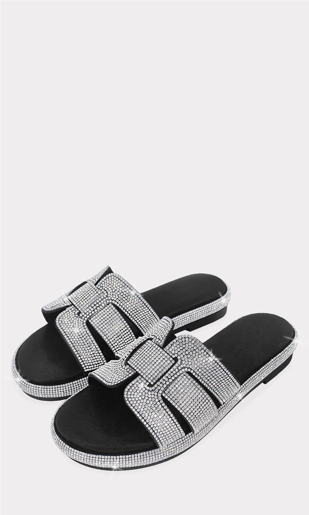 ATLANTA SANDALIAS NEGRAS DE PUNTA REDONDA CON BRILLOS PLATEADOS EN SUELA PLANA CON STRAP ANCHO ARRIBA AL FRENTE TIPO HERMES PARA MUJER