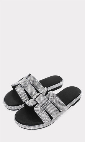 ATLANTA SANDALIAS NEGRAS DE PUNTA REDONDA CON BRILLOS PLATEADOS EN SUELA PLANA CON STRAP ANCHO ARRIBA AL FRENTE TIPO HERMES PARA MUJER