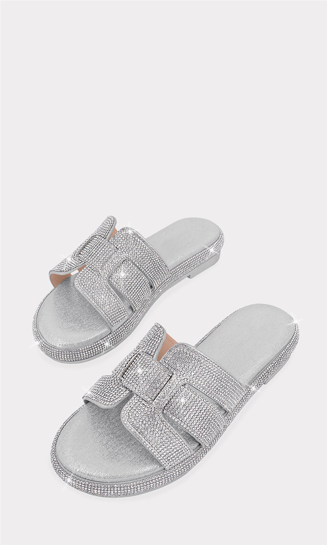 ATLANTA SANDALIAS PLATEADAS DE PUNTA ABIERTA CUBIERTAS DE BRILLOS EN STRAP ANCHO ARRIBA DE LOS DEDOS Y EN SUELA PLANA DE 1 CM PARA USAR EN VERANO