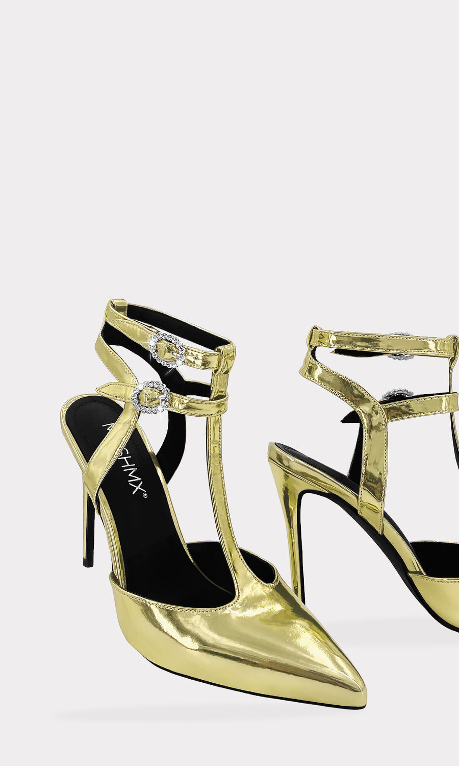 BARBIE COMO USAR ZAPATILLAS DORADAS CON VESTIDO DORADO Y ABRIGO DE PELUCHE BLANCO PARA UNSA SECION DE FOTOS AL ESTILO OLD MONEY TRENDY