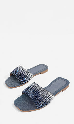 BELLINI SANDALIAS ABIERTAS DE PUNTA CUADRADA AZUL MEZCLILLA CON BRILLOS DE DIFERENTES COLORES EN STRAP GRUESO ARRIBA DE LOS DEDOS PARA USAR EN VERANO