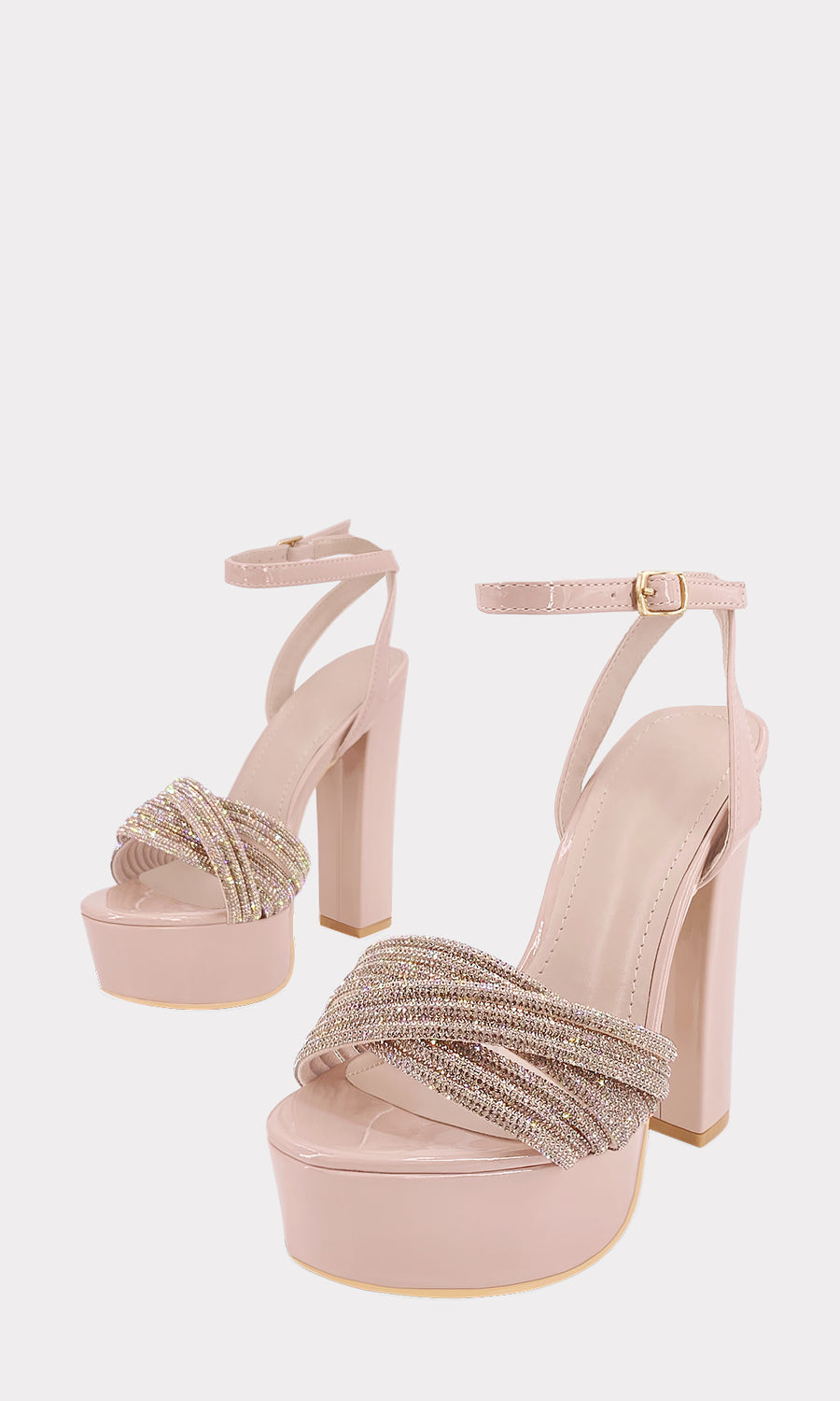 BEXIE PLATAFORMAS NUDE CON BRILLOS COMBINADAS CON FALDA ROJA DE LENTEJUELAS Y BLUSA CAFE DE MESH PARA LLEVAR A UNA CENA ROMANTICA