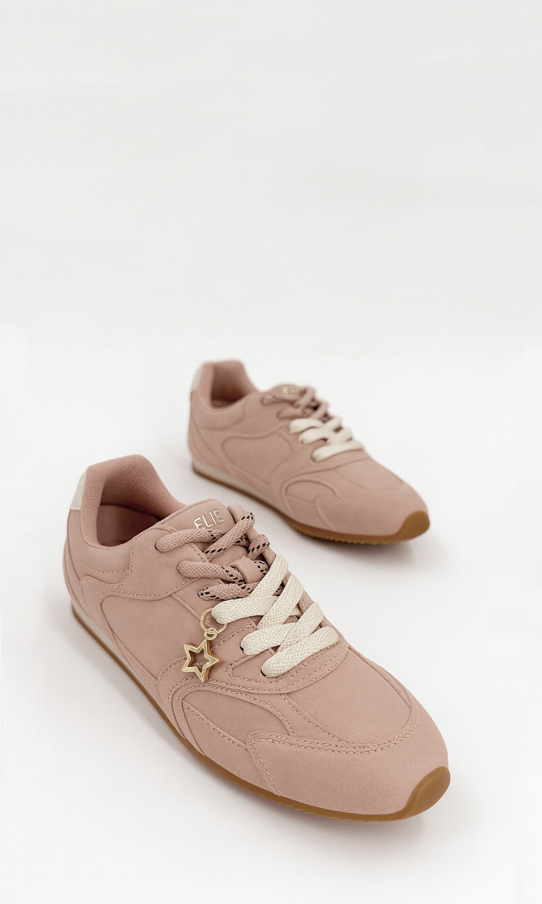 BROOKE SNEAKERS ROSAS CONFECCIONADOS EN NUBOCK CON AGUJETAS DE DIFERENTE COLOR Y SUELA DE GOMA COLOR CAMEL PARA USAR CON JEANS 