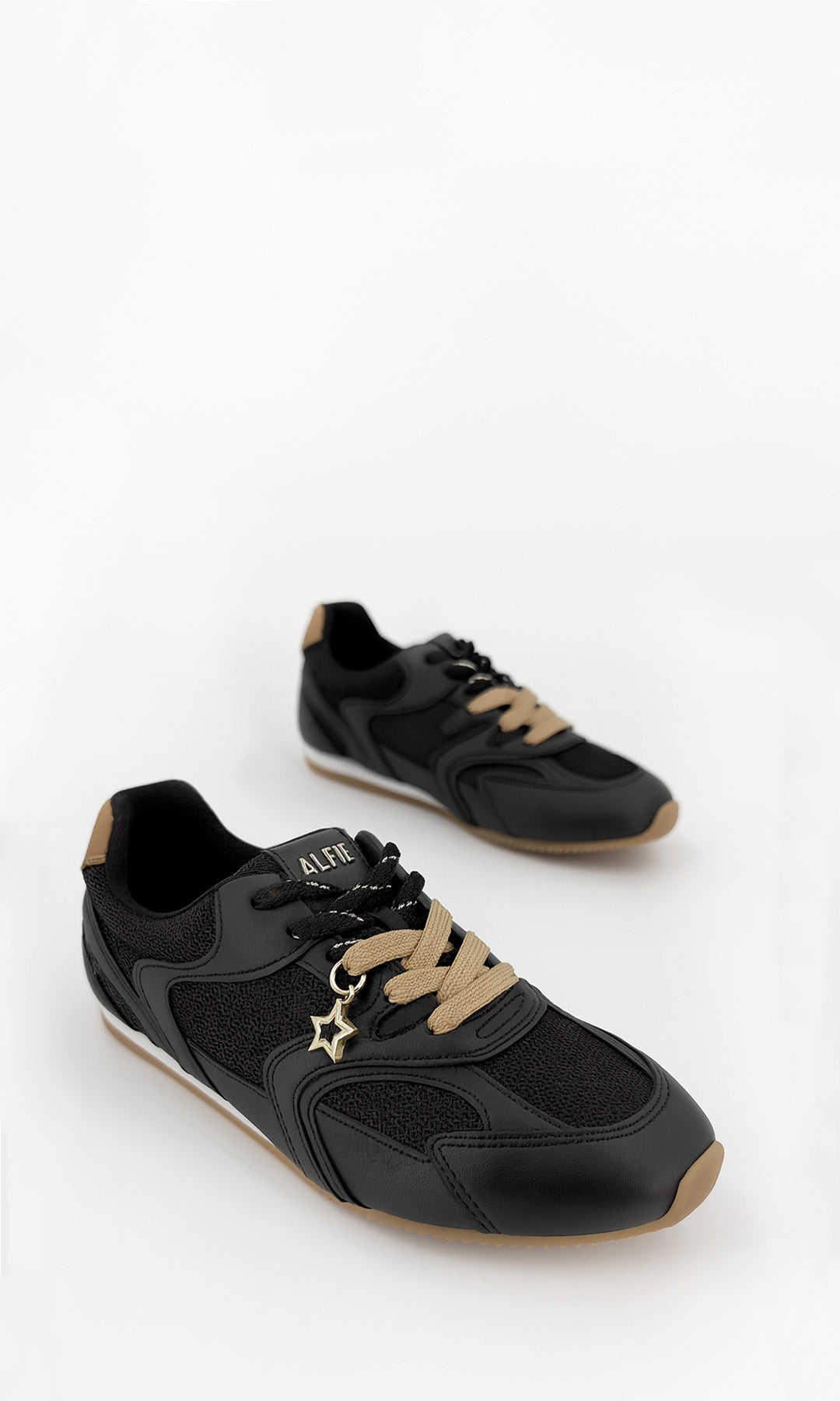 BROOKE TENIS NEGROS DE SUELA PLANA CON ACABADO DE GOMA Y AGUJETAS AJUSTABLES AL FRENTE CON PUNTA REDONDA PARA MUJER 