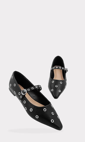CAIRO ZAPATOS FLATS NEGROS CON OJILLOS METALICOS EN STRAP DELGADO AJUSTABLE SOBRE EL EMPEINE HECHOS EN VINIPIEL Y TERMINACION POINTY PARA MUJER