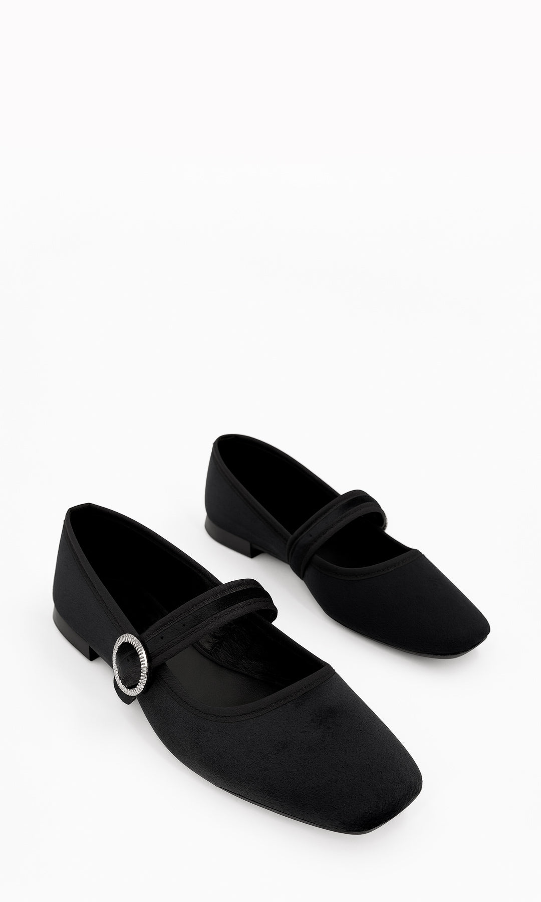 CHAI FLAT MARY JANE NEGRA DE VELVET CON PUNTA CUADRADA Y HEBILLA DECORATIVA TACÓN 1 CM MUJER