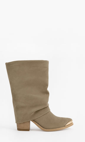 COACHELLA BOTAS DE TERMINACION PUNTIAGUDA TIPO SLOUCHY CON TACON CUBANO Y FAJILLA PARA MUJER
