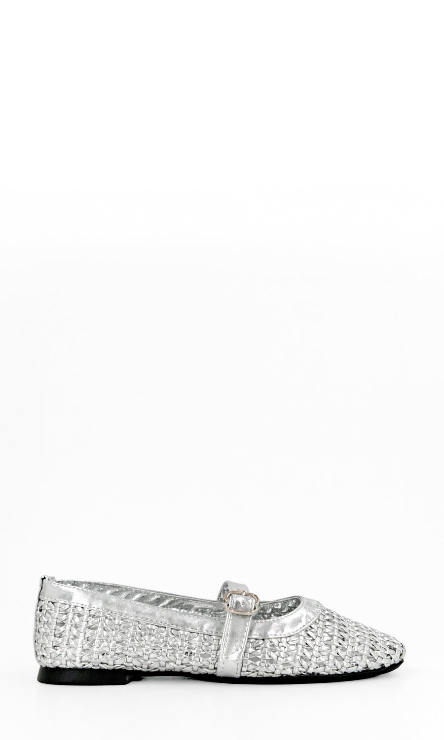 COCO LOOK COQUETTE USANDO FALDA SKORT ROSA CON BLUSA METALICA DE MANGA LARGA Y ZAPATOS PLATEADOS DE CORREA PARA LUCIR FASHION