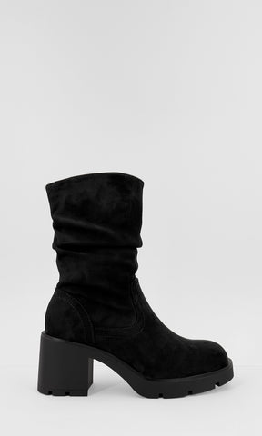 COCOA BOTA DE CAÑA MEDIA ARRUGADA CON DETALLES SLOUCHY Y DISEÑO DE PUNTA REDONDEADA CON TACÓN ANCHO