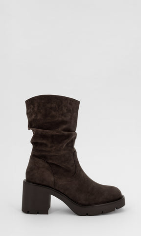 COCOA BOTA CASUAL PARA MUJER CON DETALLES ARRUGADOS Y SUELA DENTADA CON TACON DE BLOQUE 