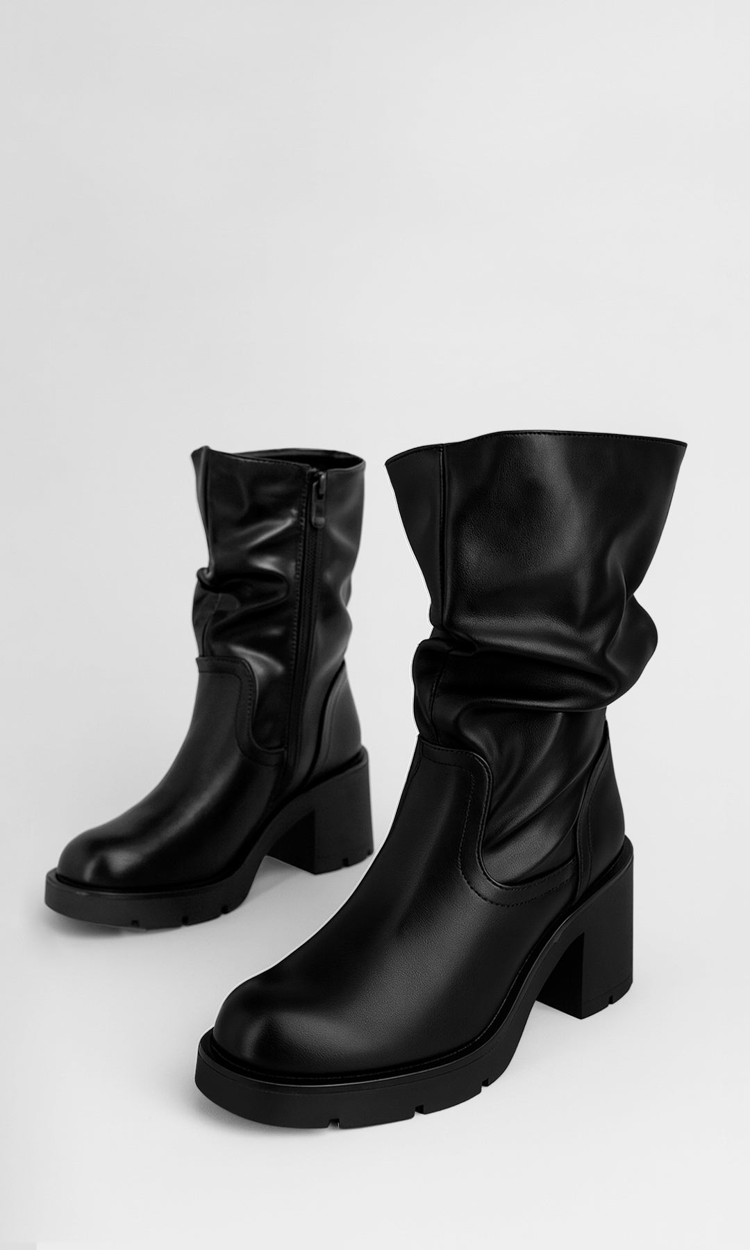 COCOA BOTA NEGRA DE VINIPIEL PLATAFORMA 2 CM TACÓN GRUESO 7 CM SUELA DENTADA DISEÑO DE CAÑA MEDIA SUAVE PARA MUJER Y ESTILO EN TENDENCIA