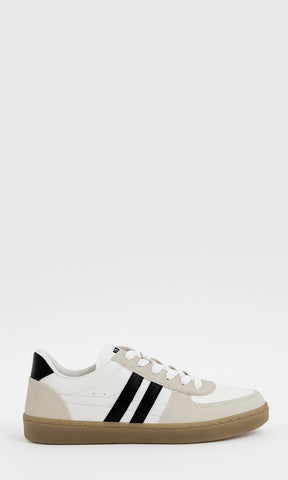 COLETTE TENIS TIPO SAMBA CON DOS FRANJAS AL COSTADO Y PUNTA CERRADA PARA USAR CON JEANS