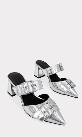 COLLINS ZAPATOS PLATEADOS DE MODA CON DOS HEBILLAS METALICAS AL FRENTE CONFECCIONADOS EN CHAROL CON TACON KITTEN DE 6 CM PARA MUJER 