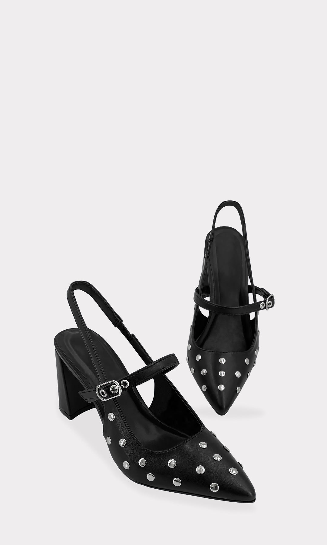 CORINE SLINGBACK NEGROS DE TERMINACION PUNTIAGUDA CON TACON DE 7.5 CM CONFECCIONADAS EN VINIPIEL Y DETALLLE DE ESTOPEROLES METALICOS AL FRENTE PARA DAMA 