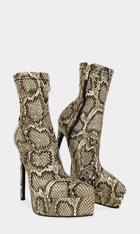 COUGAR BOTAS CORTAS NUDE CONFECCIONADAS EN VINIPIEL ESTAMPADA DE EFECTO VIBORA Y TACON DELGADO CON PLATAFORMA DE 4 CM EN TENDENCIA