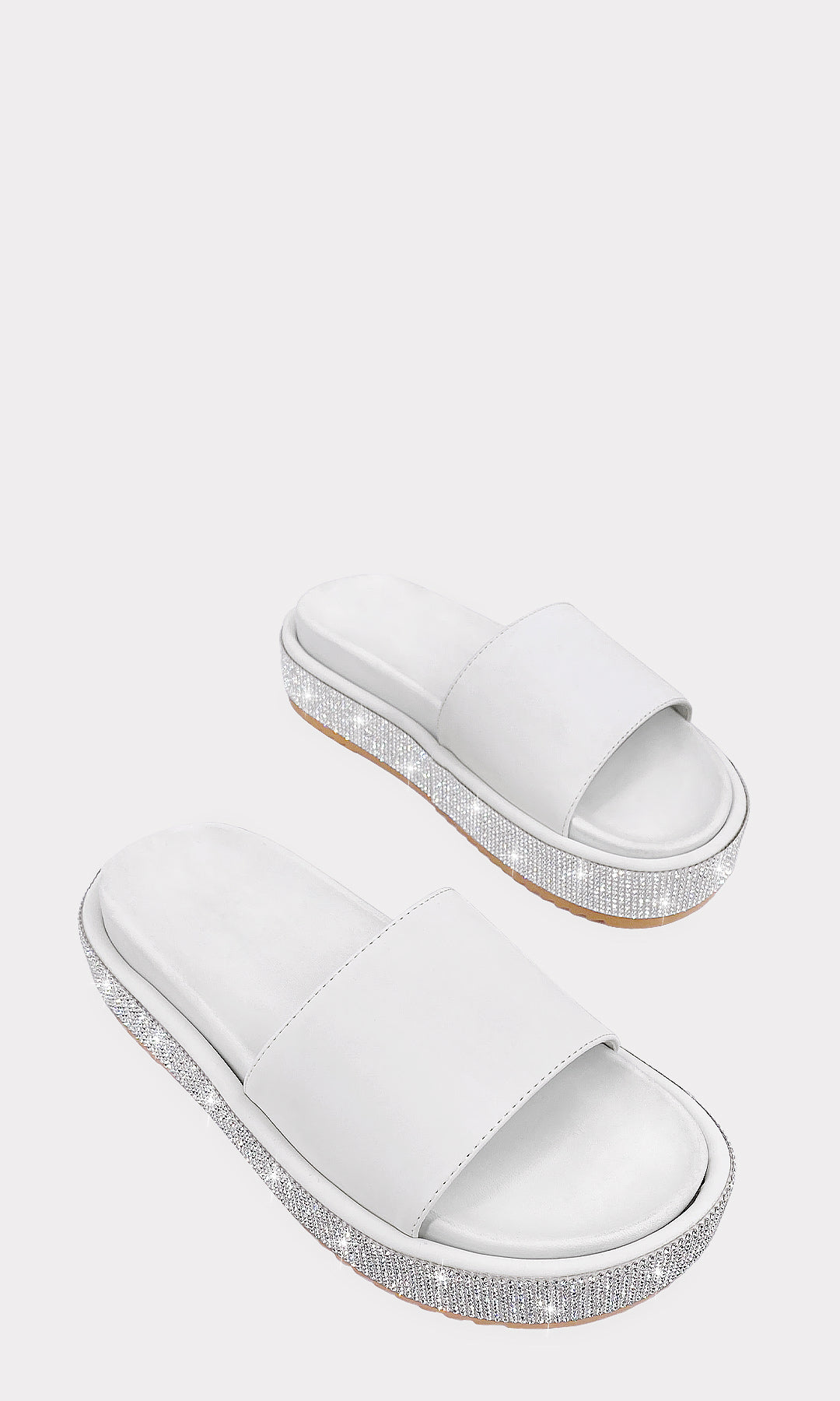 DALILA SANDALIAS DE PLATAFORMA BLANCAS CON STRAP ANCHO SOBRE LOS DEDOS DE PUNTA ALMENDRADA HECHAS EN NUBOCK Y DETALLE DE BRILLOS EN PLATAFORMA