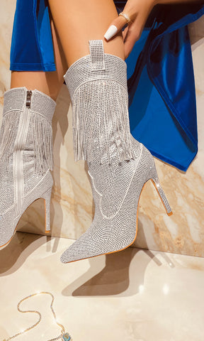 DALLAS BOTAS VAQUERAS PLATA DE FLECOS PARA COMBINAR CON VESTIDO AZUL DE TERCIOPELO Y LUCIR FASHION EN EVENTOS SOCIALES DE DIA