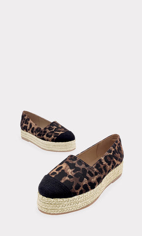 DANIELLE ALPARGATAS CON ESTAMPADO DE ANIMAL PRINT DE PUNTA REDONDA PARA MUJER SIN CORDONES CON YUTE EN PLATAFORMA DE 3 CM Y DISEÑO SLIP ON 