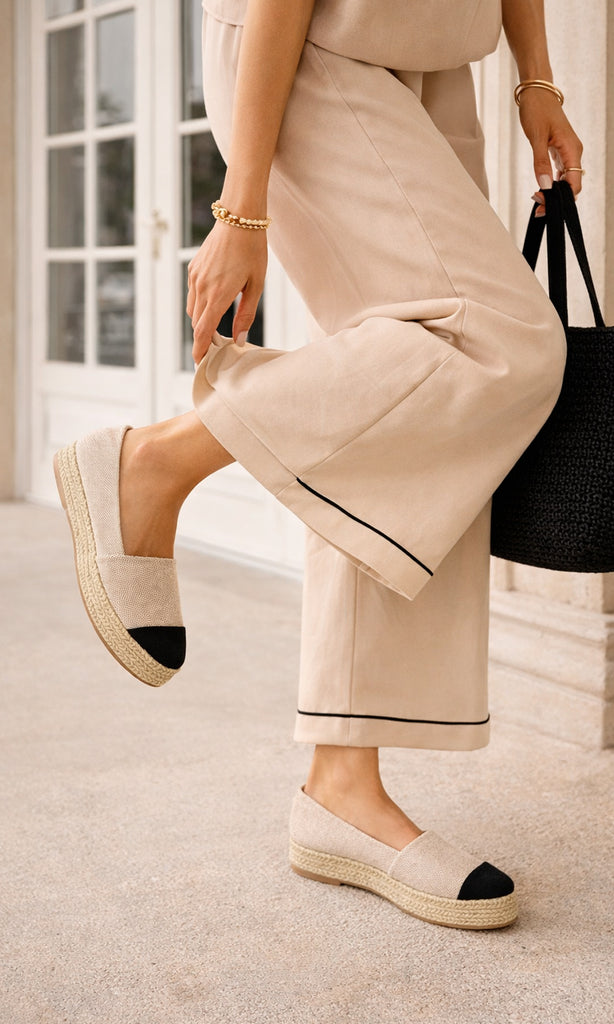 DANIELLE LOOK OLD MONEY PARA USAR EN BRUNCH USANDO CONJUNTO DE LINO A JUEGO CON ZAPATOS NUDE DE YUTE EN PLATAFORMA Y BOLSO NEGRO 