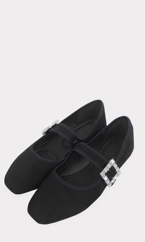 DAPHNE BALLERINAS NEGRAS CONFECCIONADAS EN GAMUZA CON TACON DE 1 CM Y HEBILLAS DE BRILLOS EN CINTA AJUSTABLE SOBRE EL EMPEINE PARA CHICA 