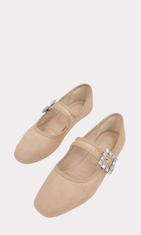 DAPHNE FLATS NUDE DE PUNTA SEMI CUADRADA CON HEBILLA DE BRILLOS EN CINTA AJUSTABLE ARRIBA DEL EMPEINE HECHAS EN GAMUZA Y TACON DE 1 CM PARA DAMA 