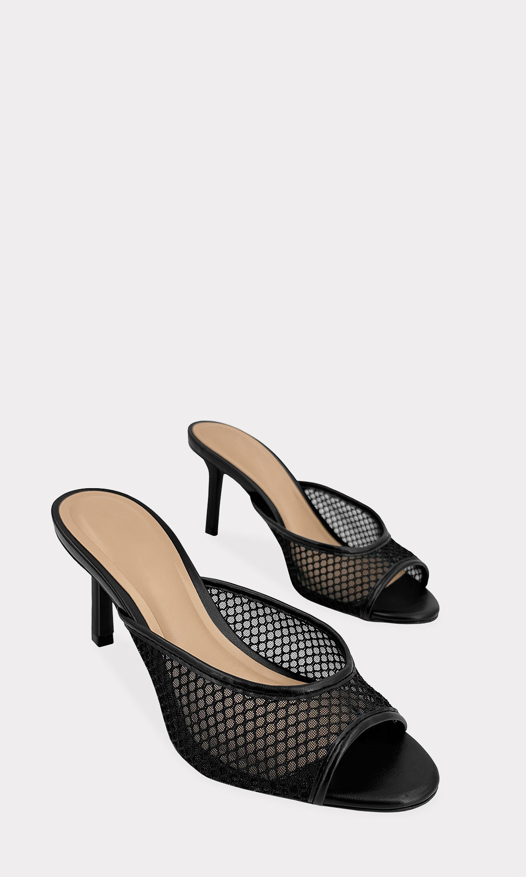 DESTINY SANDALIAS NEGRAS DE PUNTA REDONDA ABIERTA CON ACABADO DE CUERO SINTETICO EN TACON BAJO DE 7.5 CM Y MESH CON RED EN STRAP AL FRENTE
