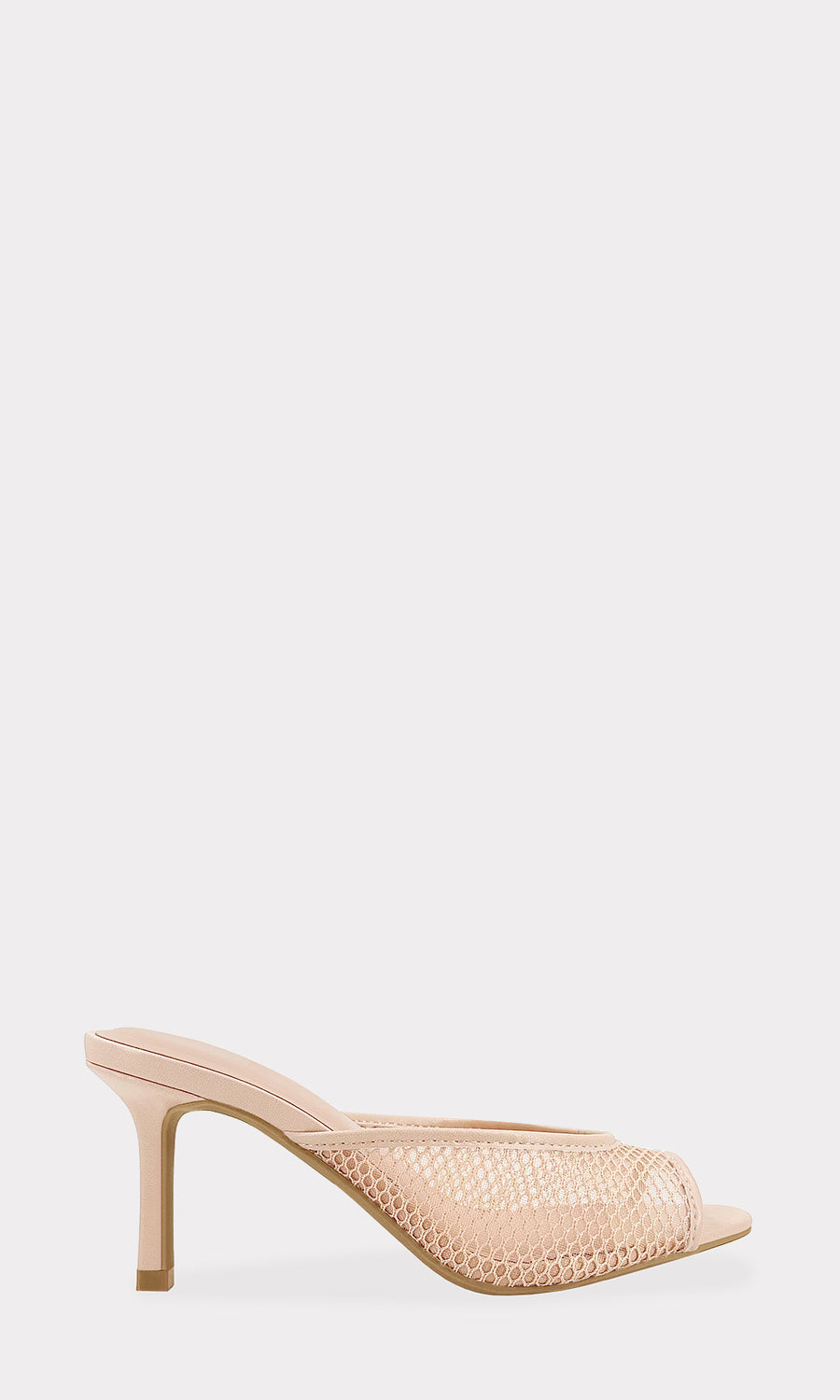 DESTINY COMO LLEVAR ZAPATILLAS ABIERTAS DE RED COLOR NUDE CON FALDA MINI ROSA Y BOLSA BLANCA CORRUGADA PARA UN BRUNCH CON AMIGAS