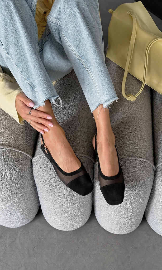 DORIAN LOOK CASUAL-CHIC PARA USAR EN BRUNCH CON AMIGAS LUCIENDO ZAPATOS NEGROS SLINGBACK CON JEANS Y BLUSA COLOR AMARILLO PASTEL