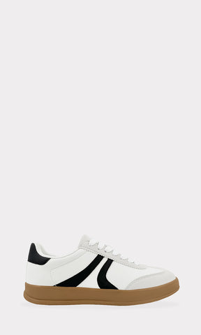 DOROTHY TENIS TIPO SAMBA QUE ESTAN EN TENDENCIA CON PUNTA REDONDA Y AGUJETAS CRUZADAS AL FRENTE PARA USAR CON JEANS
