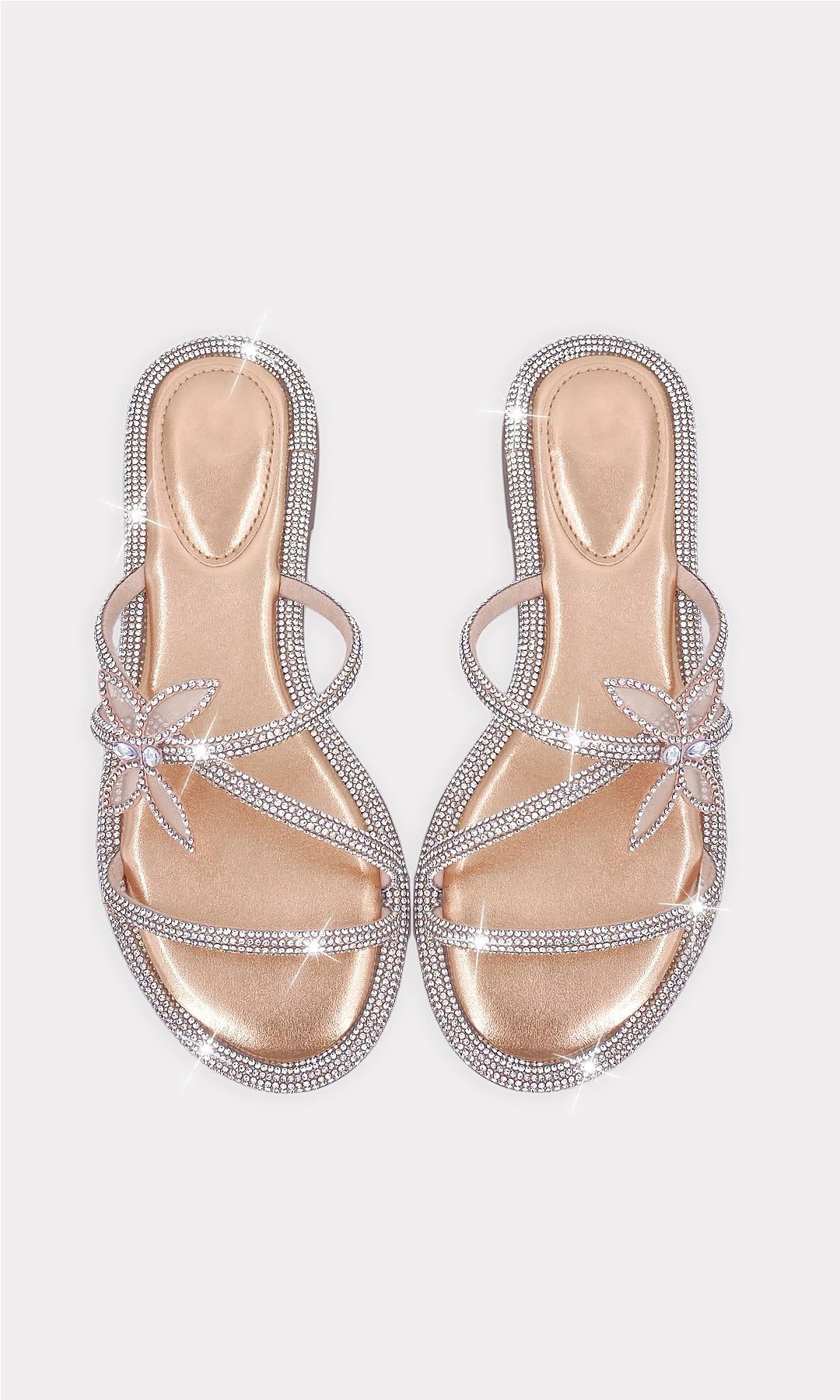 ELARA CHANCLAS PARA USAR EN LA PLAYA CON DISEÑO DE METER Y TRES STRAP AL FRENTE DE PUNTA ALMENDRADA EN TENDENCIA