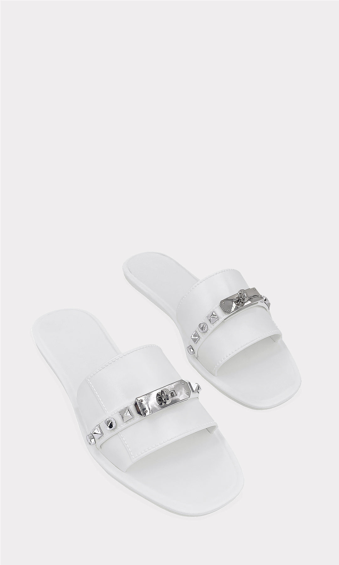 ELIZABETH SANDALIAS BLANCAS CON DISEÑO DE METER HECHAS EN HULE PBS DE PUNTA SEMI CUDRADA CON SUELA DE 1 CM PARA USAR EN LA PLAYA