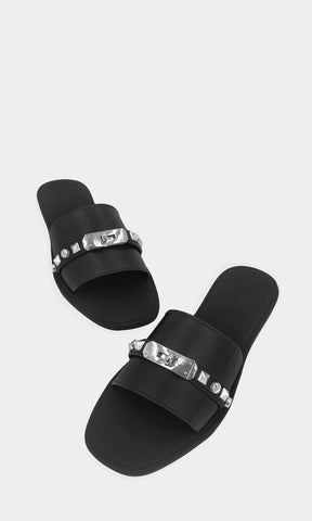 ELIZABETH SANDALIAS NEGRAS CON ESTOPEROLES METALICOS EN STRAP GRUESO HECHAS EN HULE PBS DE PUNTA SEMI CUDRADA PARA USAR CON VESTIDOS DEMI