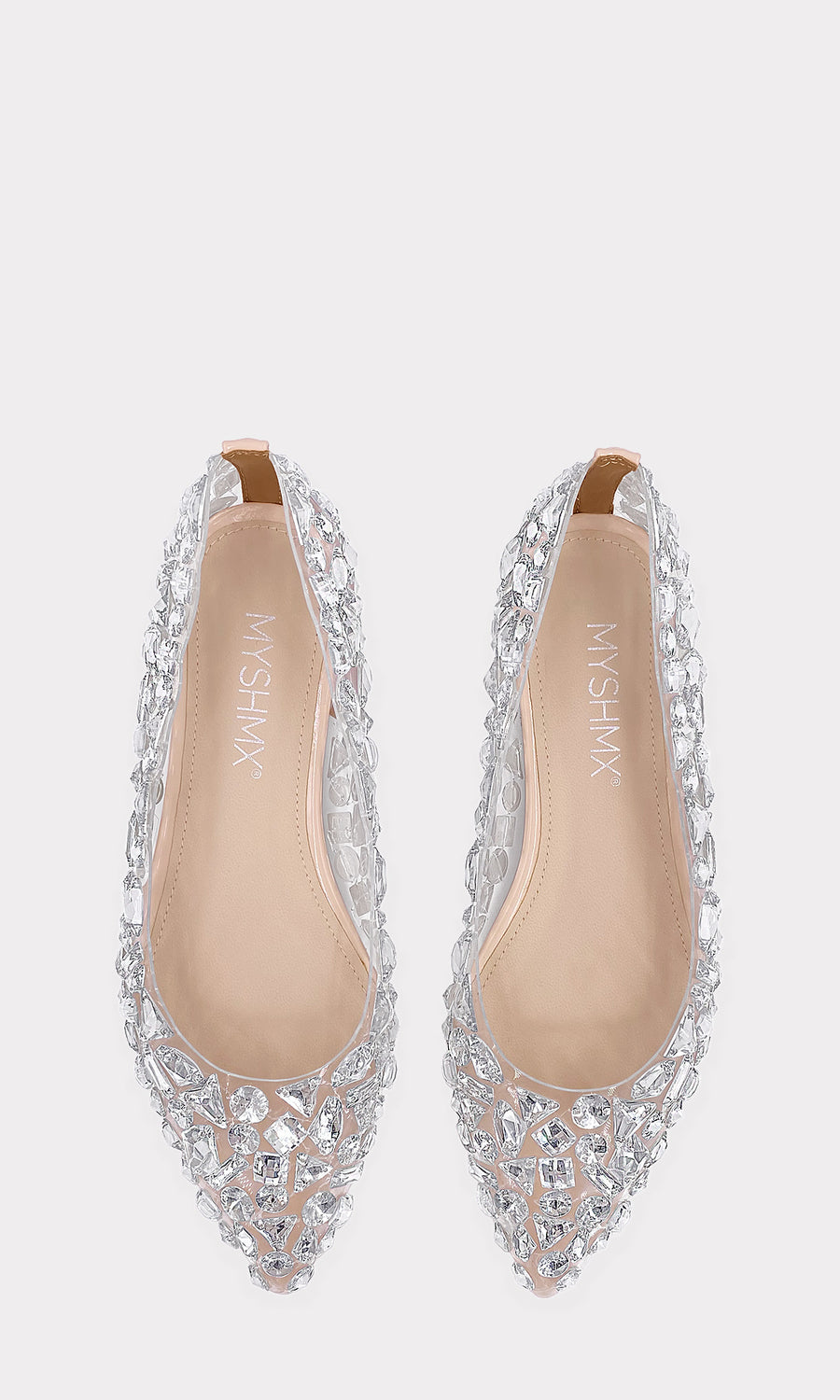 EMERALD COMO COMBINAR FLATS TRANSPARENTES CON PEDRERIA Y VESTIDO AZUL CORTO PARA VERSE INALCANZABLE EN EVENTOS SOCIALES