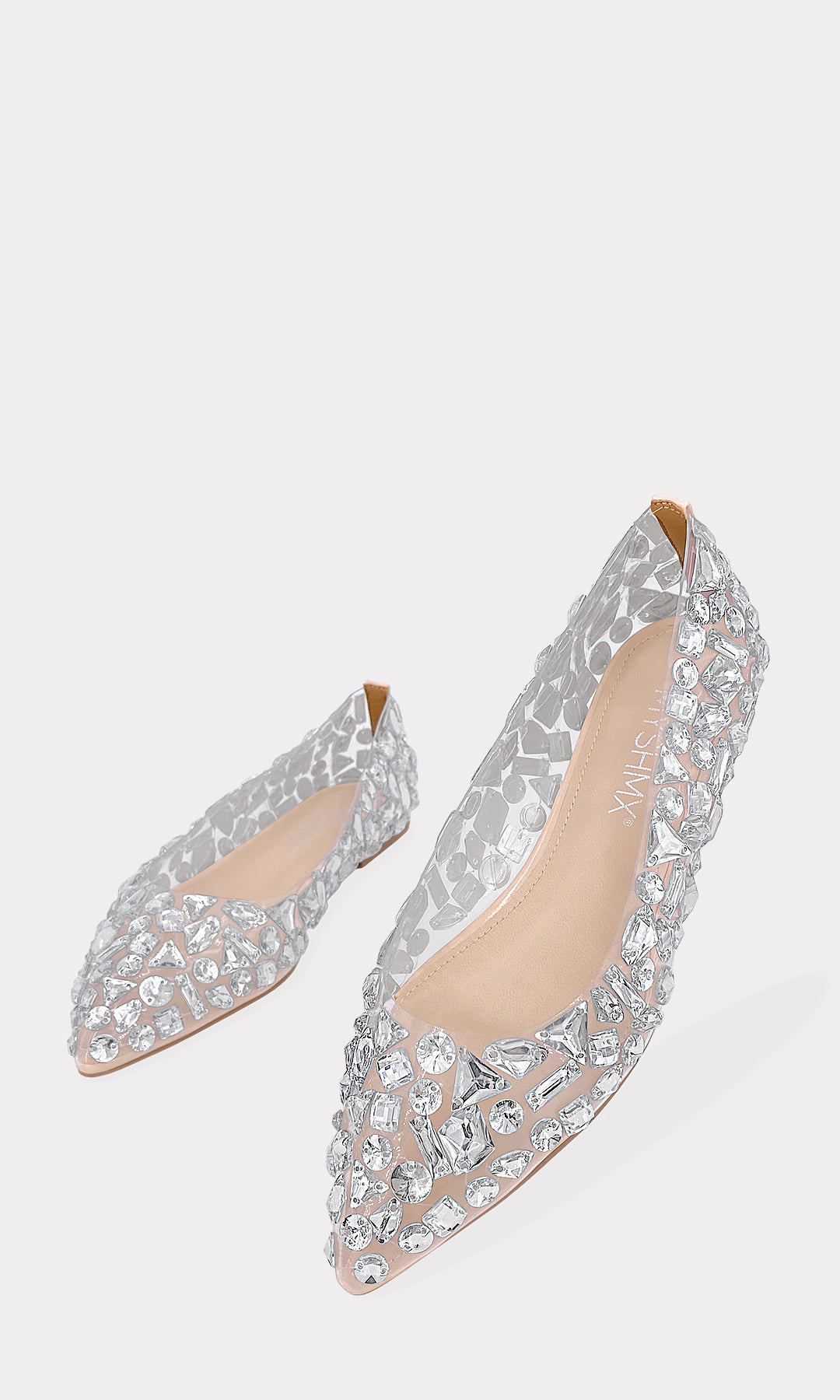 EMERALD ZAPATOS FLATS NUDE CONFECCIONADOS EN MICA TRANSPARENTE CON PEDRERIA XL AL FRENTE DE TERMINACION PUNTIAGUDA Y TACON PEQUEÑO DE 1 CM 