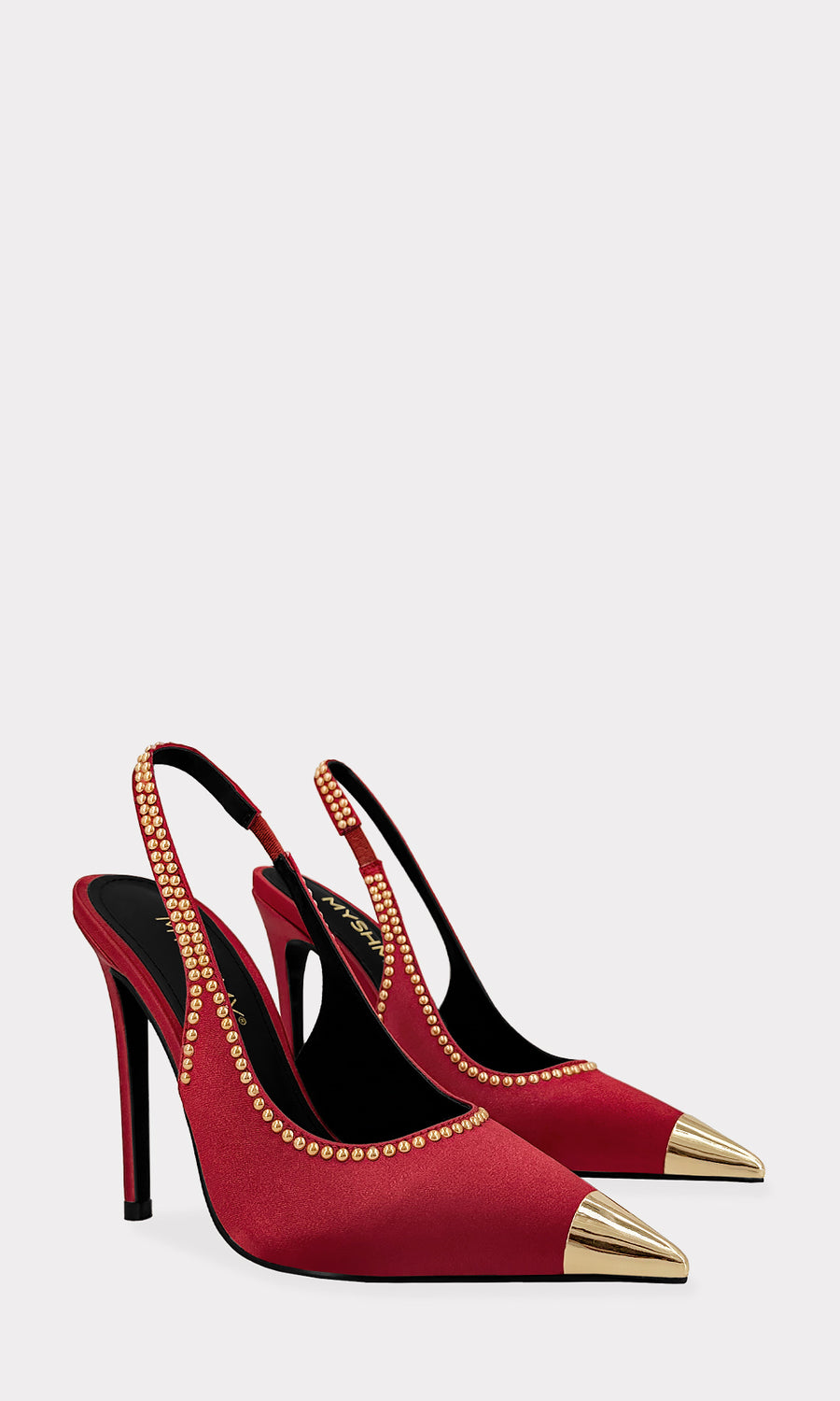 ENVY COMO COMBINAR TACONES DESTALONADOS ROJOS CON VESTIDO DE SATIN ESTAMPAO ANIMAL PRINT EN SABANA BLANCA SENTADA PARA FIESTAS
