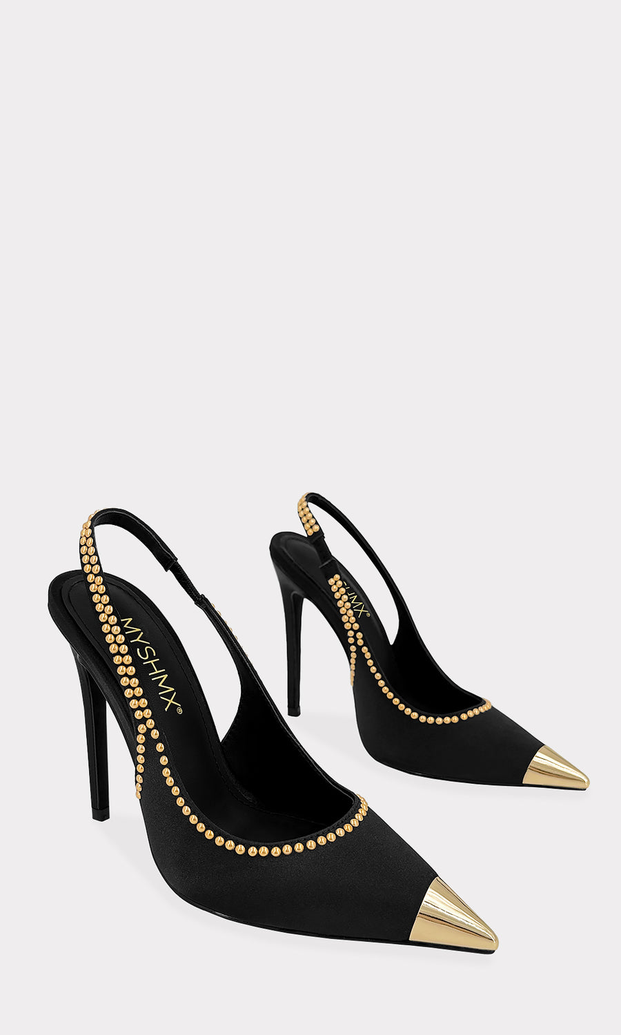 ENVY LOOK DE FIESTA COMBINANDO ZAPATILLAS NEGRAS SLINGBACK CON PANTALON CUBIERTO DE LENTEJUELAS GRANDES Y JOYERIA DORADA