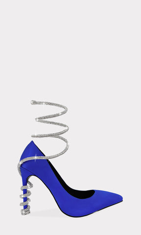 ETERNITY POINTY HEELS DE SATIN AZUL CON PLANTILLA NEGRA Y TACON DE AGUJA CON TALON CUBIERTO DE MODA